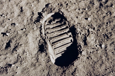 第5回 One Small Step For A Man One Giant Leap For Mankind 一人の人間にとっては小さな一歩だが 人類にとっては偉大な飛躍である アームストロング ジム佐伯のenglish Maxims