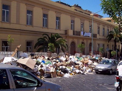 0049-naples_rubbish.jpg