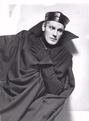 0194-gustav_gruendgens_als_hamlet.jpg