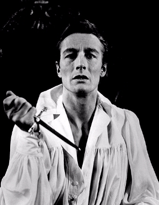 0194-john_neville_as_hamlet.jpg