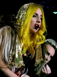 0083-lady_gaga_monster_ball_tour_2010.jpg