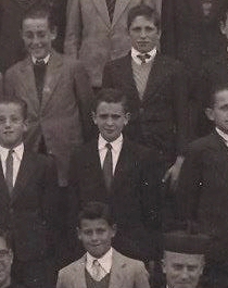 0170-jorge_mario_bergoglio_1948_or_1949.jpg