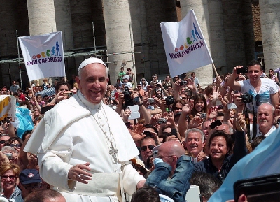 0170-pope_francis_among_the_people.jpg
