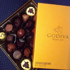 0175-godiva_belgian_chocolate_golden_box_24.jpg