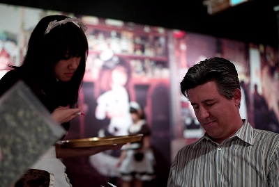 0213-waitress_and_daniel_suarez.jpg