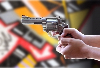 0248-gun_in_hand.jpg