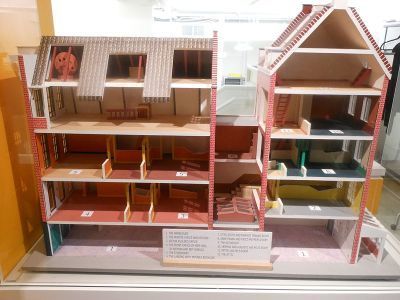 0460-anne_frank_house_model.jpg