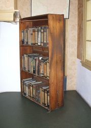 0460-annefrankhouse_bookcase.jpg