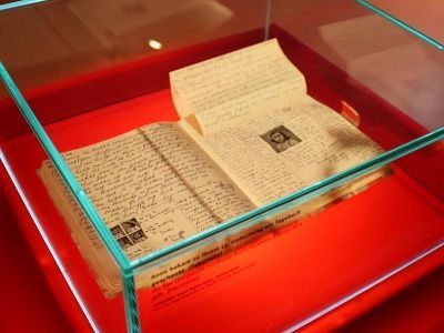 0460-the_diary_of_a_young_girl_at_the_anne_frank_zentrum.jpg