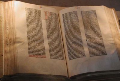 0464-gutenberg_bible.jpg