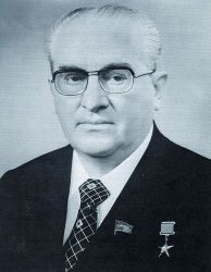 0487-yuri_andropov_soviet_life_august_1983.jpg