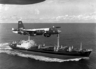 0489-p-2h_neptune_over_soviet_ship_oct_1962.jpg